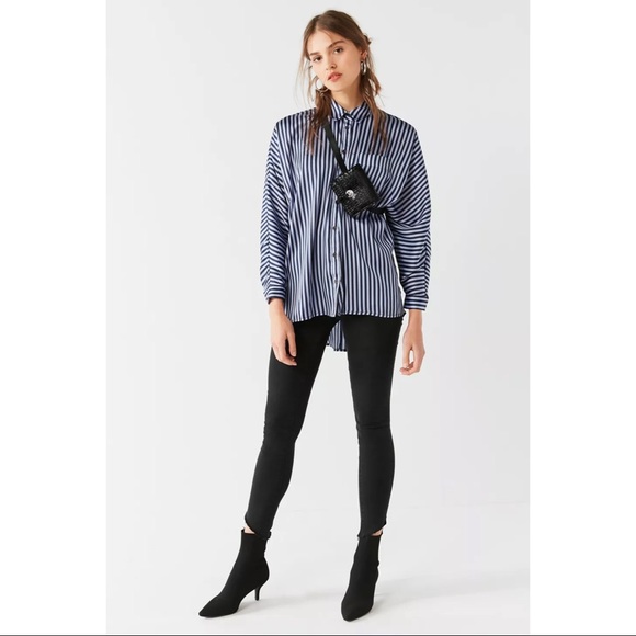 UO Sunny Day Satin Button-Down Top - Picture 2 of 6